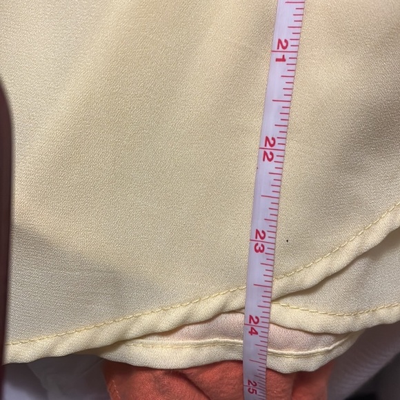 Yellow strappy top with cross over front and tie at the side, new without tags - Picture 8 of 9